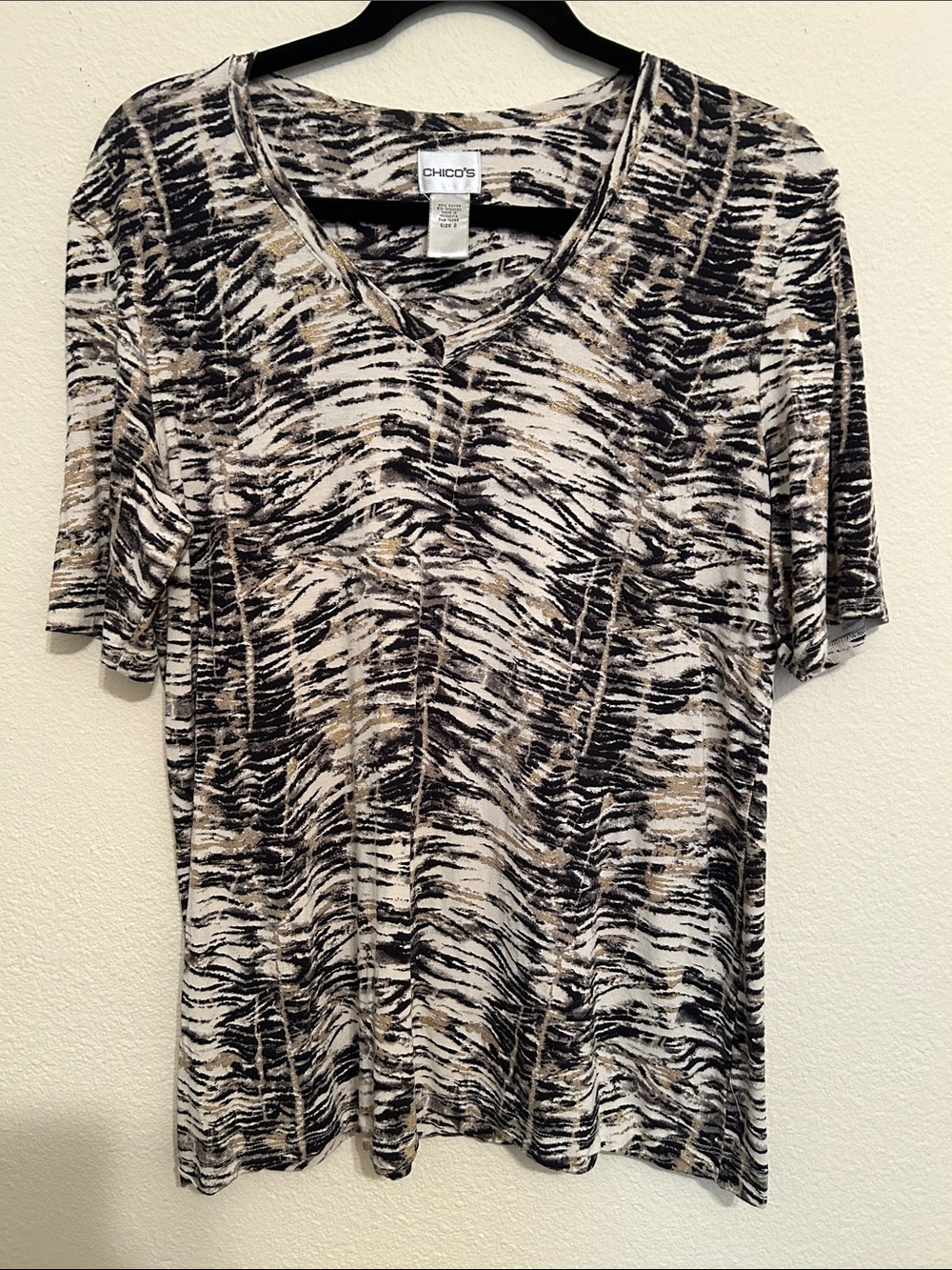 Chico’s Black and Cream Abstract V-Neck Short Sleeve Top